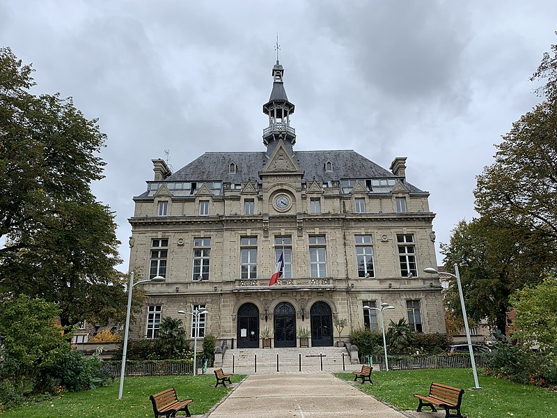 File:Mairie Courneuve 1.jpg