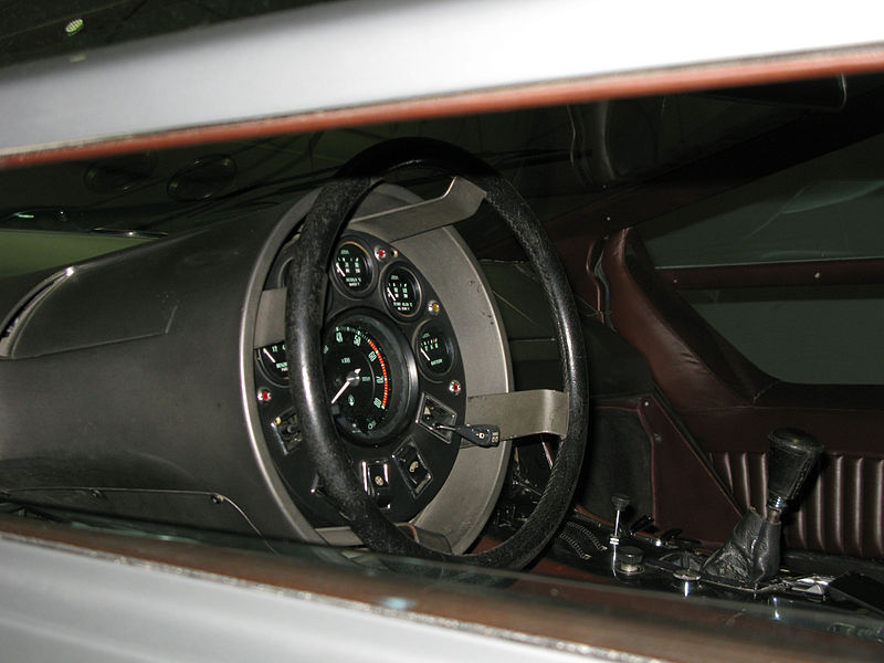 File:Maserati Boomerang steering wheel.jpg