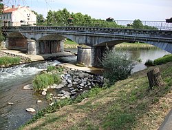 Maubourguet (Hautes-Pyr, Франция) pont sur l'Echez.JPG