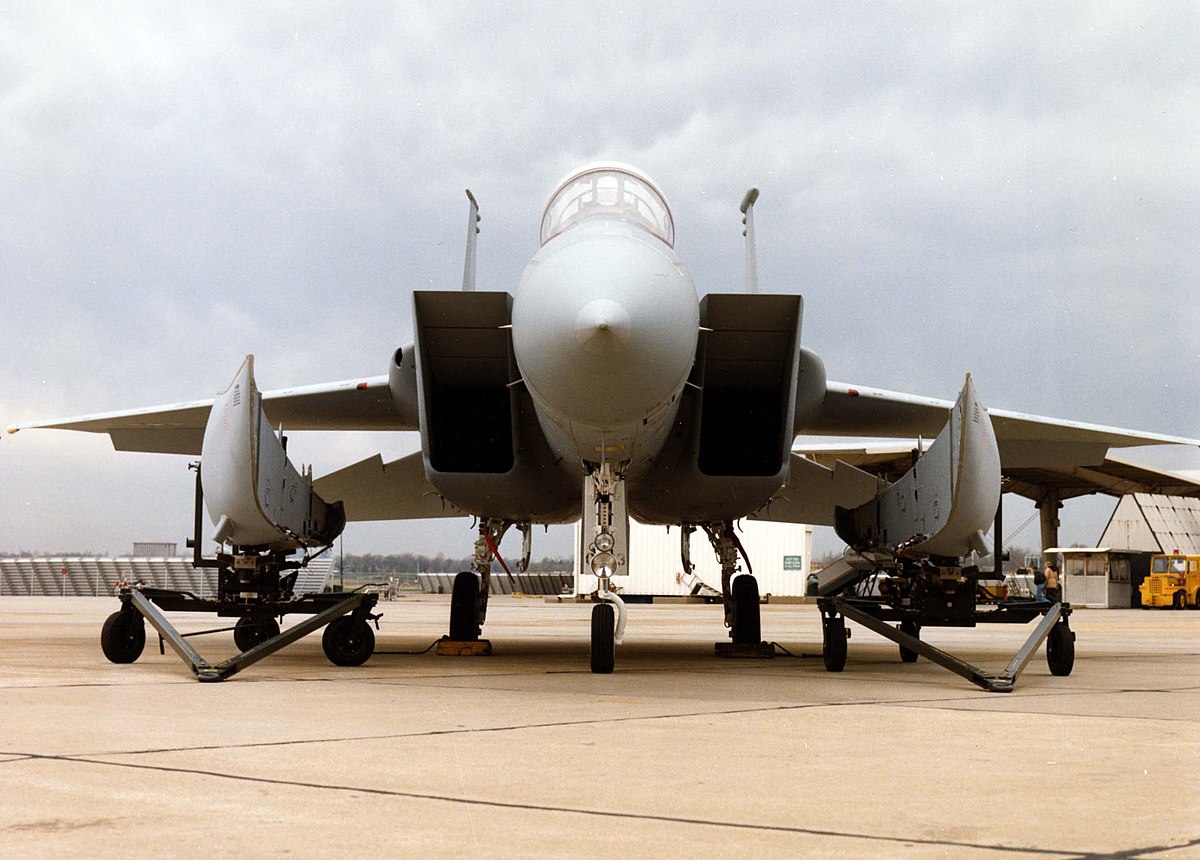 File:McDonnell Douglas F-15C with the conformal FAST PACK fuel tanks 060905...