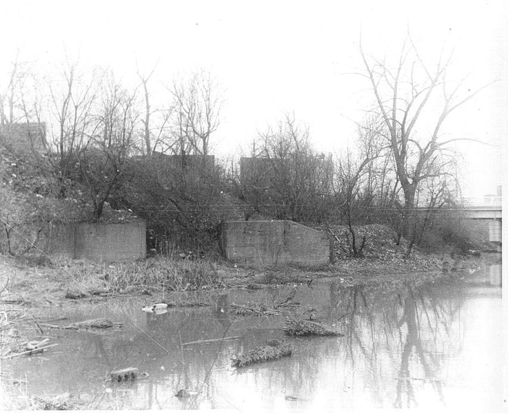 File:Miami and Erie Canal, Toledo, Ohio (approximately 1920) - DPLA - e06b57b8ab3075244aa5cdc1325b6365.jpg