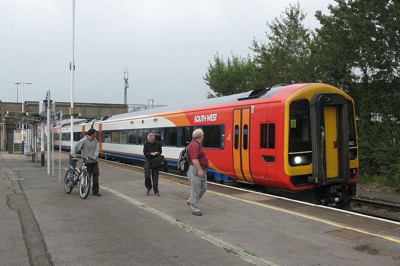 File:Millbrook -SWT 158883 up train.JPG