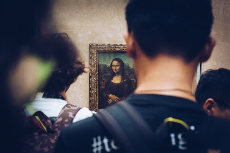 File:Mona Lisa being admired by visitors.jpg