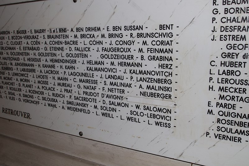 L’extrême droite fait des listes de juifs, on se réveille quand ? 800px-Monument_aux_morts_de_la_facult%C3%A9_de_m%C3%A9decine_Paris-Descartes_%C3%A0_Paris_le_25_mai_2018_-_2