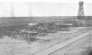 Algemeen beeld van de trein van wagons met een 280 mm mortel in transportstand.