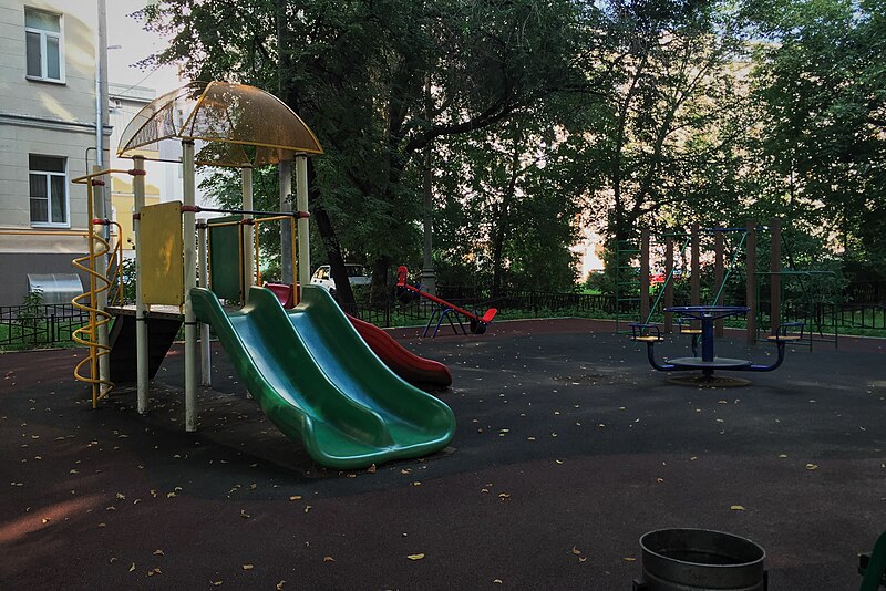 File:Moscow, Prechistenka 28 rear playground (31559147705).jpg