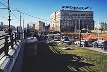 Moscow, Tverskoy overpass, traffic approaching Belorussky rail terminal (31034567355).jpg