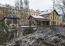 Budova stanice v lednu 2024
