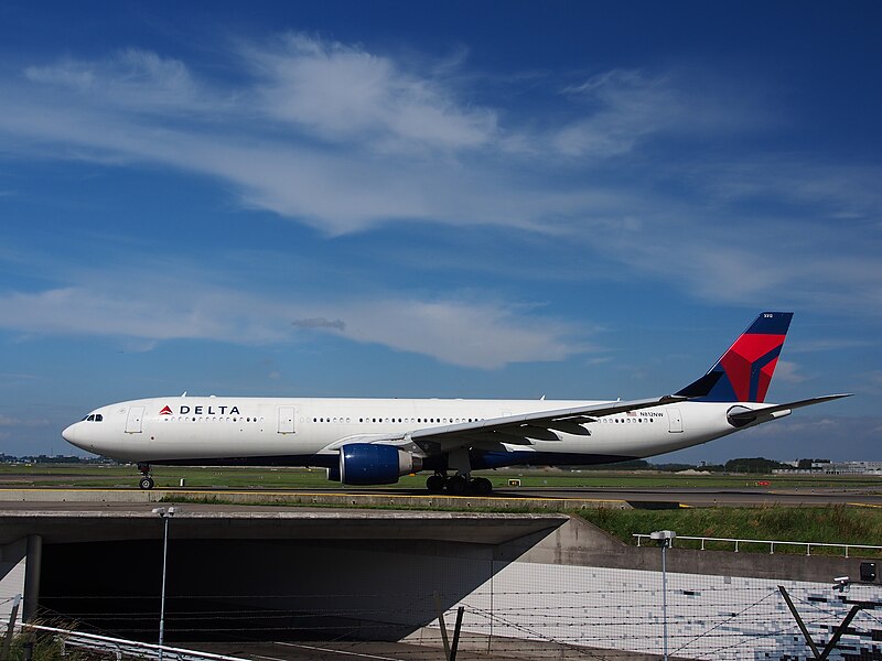 File:N812NW Airbus A330-323 Northwest Airlines taxiing at Schiphol (AMS - EHAM), The Netherlands, 18may2014, pic-2.JPG