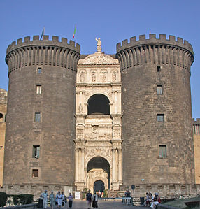 那不勒斯新堡的阿拉貢凱旋門，為紀念阿拉貢在戰役後勝利統治那不勒斯而建造