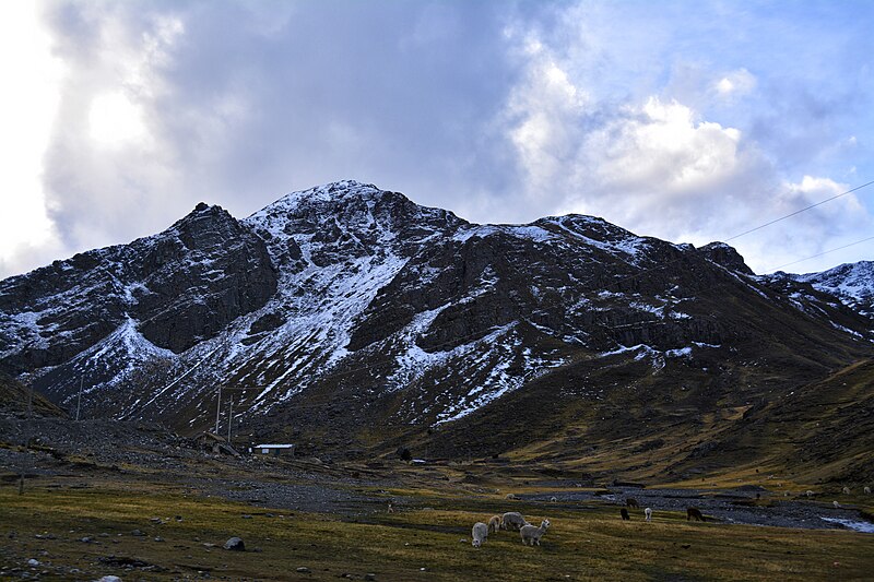 File:Nevado del Tunari.jpg