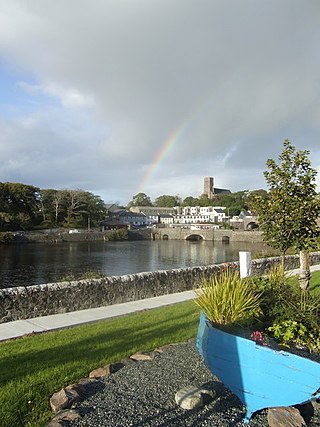 Blick über den Hafen auf Newport