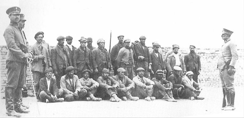 File:Obreros Patagonia Rebelde Identificados.jpg