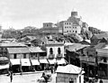 Bazar tatar et avec l'église orthodoxe Metekhi vue sur la falaise