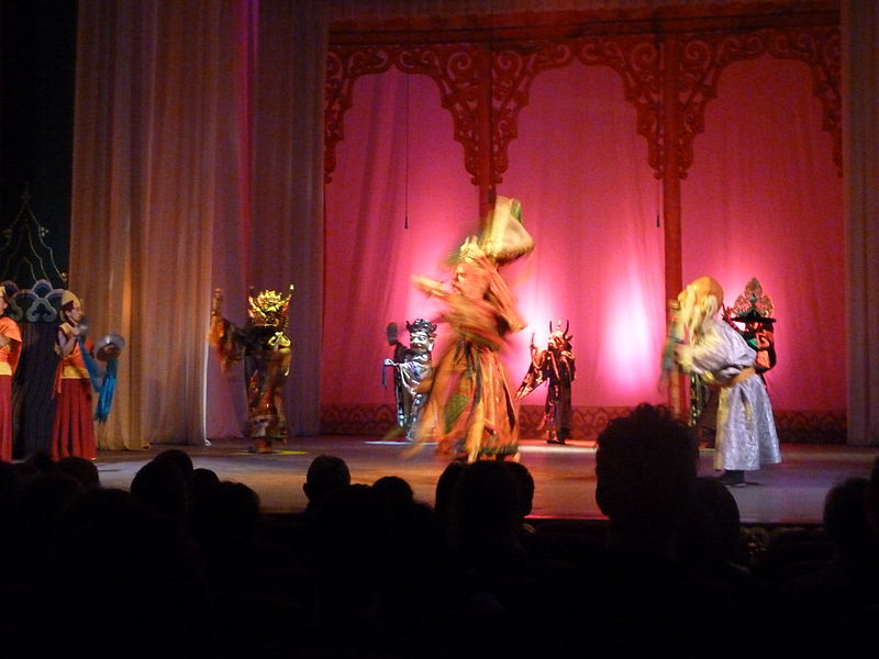 File:Oulan-Bator .- Théâtre National concert de Musique chants et danses mongoles (9).JPG