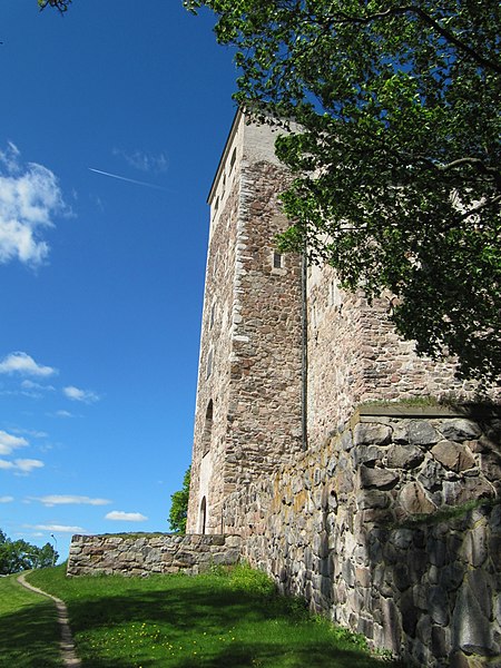 File:Outside Turku Castle.jpg