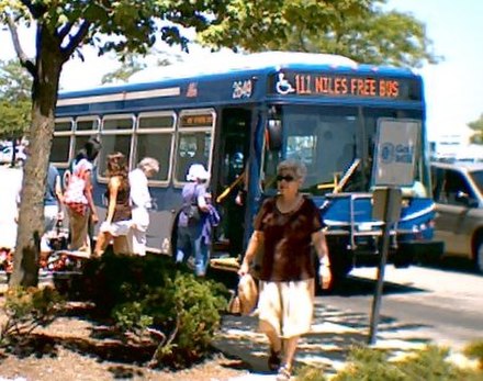 Niles Free Bus at Golf Mill