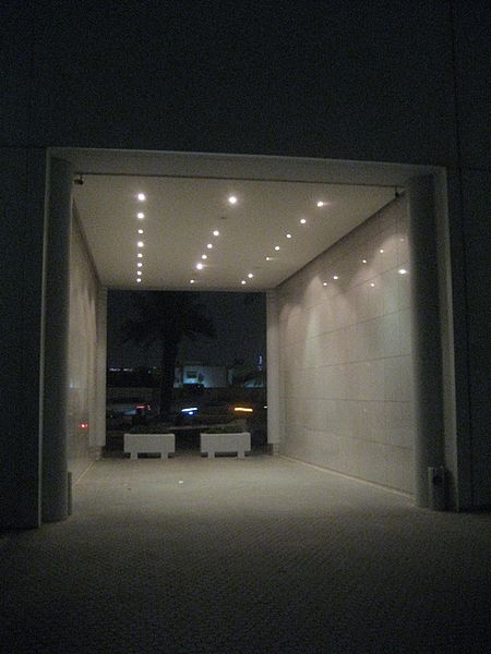 File:Passageway, night (2978084928).jpg