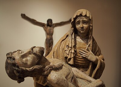 Slika:Passion of Jesus (sculpture "Crucifixion of Jesus" observing "Virgin Mary cradling the dead body of Jesus").jpg