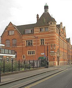 Passmore Edwards Free Library, Shoreditch (geograph 4155391).jpg