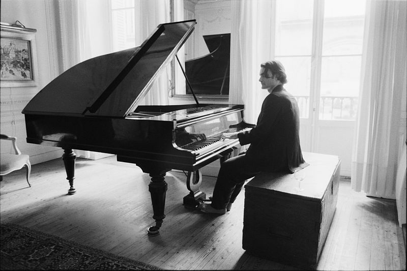 File:Pianist Ivan Ilić at home in France.jpg