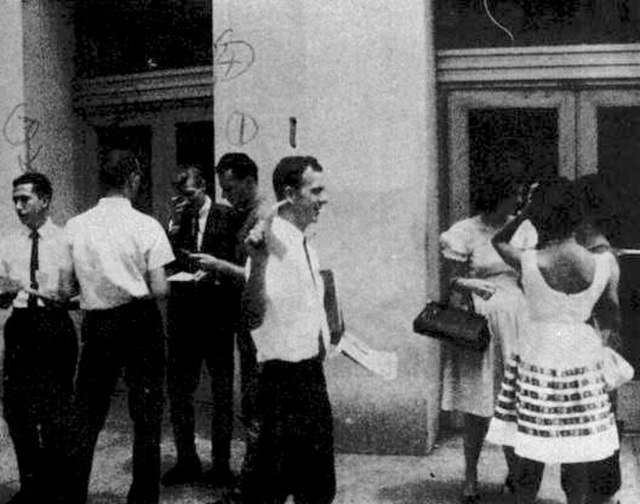 Lee Harvey Oswald (center) and others distributing pro-Castro leaflets in New Orleans, August 16, 1963.