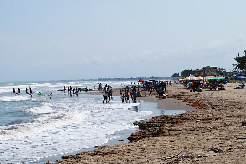 File:PlayaSurCazones07.JPG