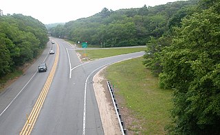 <span class="mw-page-title-main">Two-lane expressway</span> Expressway or freeway with only one lane in each direction
