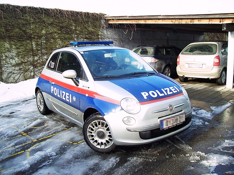 Datei:Polizei Fiat500 02.jpg