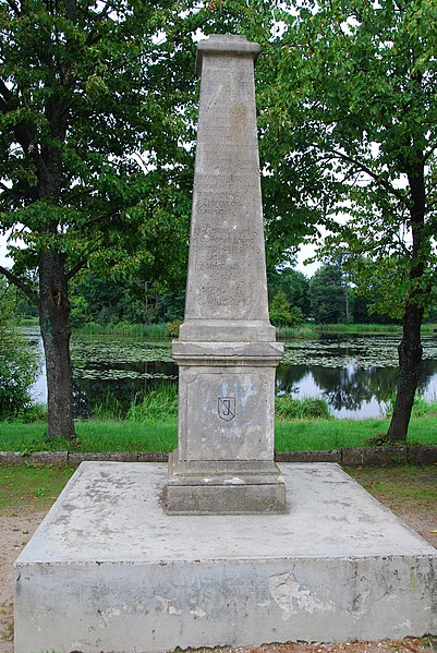 File:Pomnik białowieski park narodowy.jpg