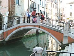 ponte Ubaldo Belli[3] reliant la Calle San Felice au Fondamenta San Felice