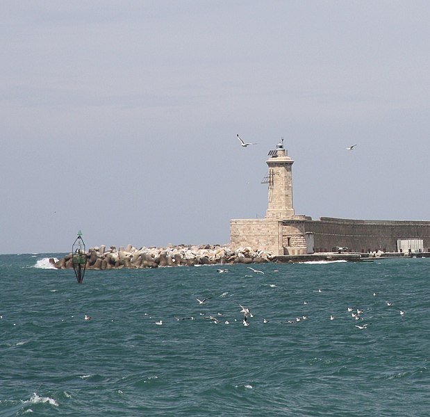 File:Port of Livorno Diga Curvilinea 08 @chesi.JPG