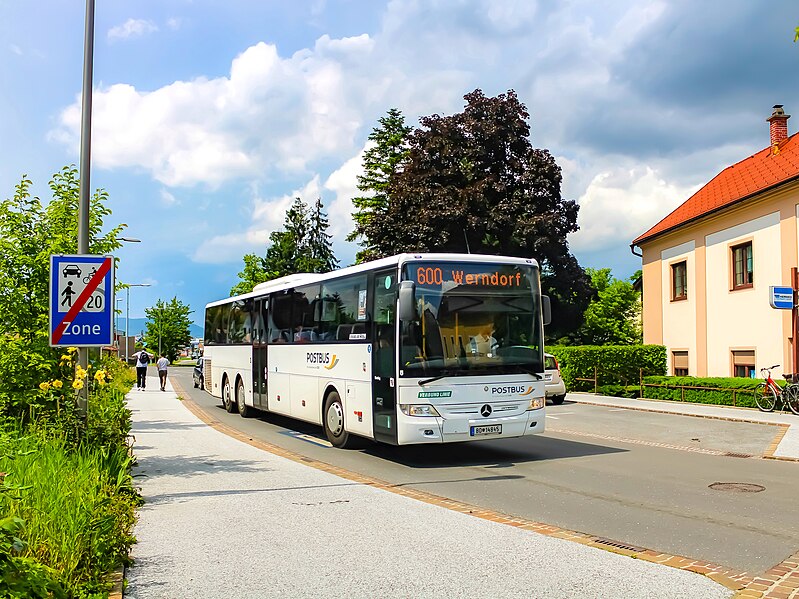 File:Postbus BD 14845 in der Triester Straße Feldkirchen.jpg