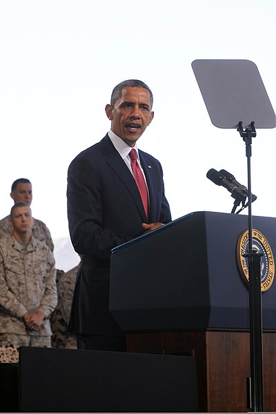 File:President Barack Obama addresses U.S. Service members and their families Aug. 7, 2013, at Marine Corps Air Station Camp Pendleton, Calif 130807-M-PH080-149.jpg