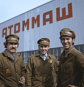 English: Builders of Atommash Association of Enterprises Русский: Строители предприятия "Атоммаш"