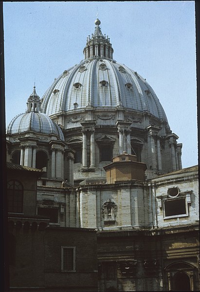 File:ROM-VATICAN St. Peter - Kuppel - 89 - 063.20.jpg