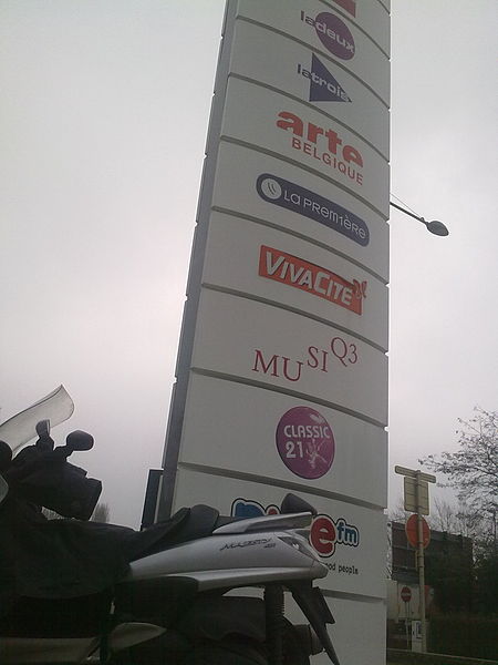 File:RTBF Totem extérieur.jpg