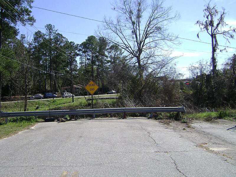 File:Remerton Edgewood Dr Dead End used to have a bridge.JPG