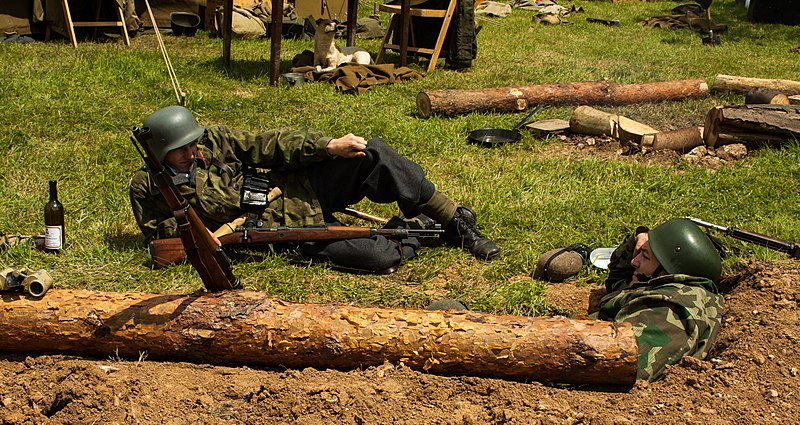 File:Resting Soldiers (7527765220).jpg