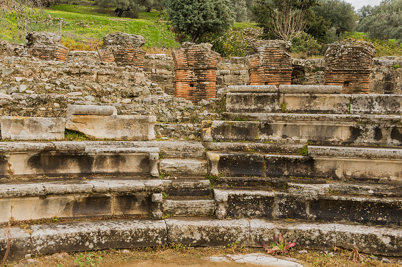 File:Ruines Gortyne Odeon amphitheatre.jpg