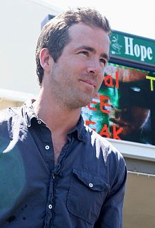 https://upload.wikimedia.org/wikipedia/commons/thumb/a/aa/Ryan_Reynolds_2011.jpg/220px-Ryan_Reynolds_2011.jpg