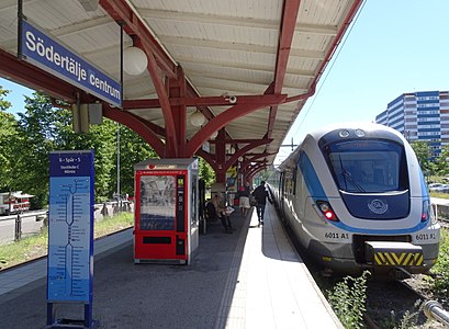 Vägbeskrivningar till Södertälje Centrum (J) med kollektivtrafik