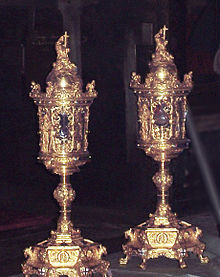 The Sacred Vessels containing the relic of the Blood of Christ. Sacrivasi-3-05.jpg