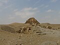 Chaussée de Sahourê, menant au temple et à la pyramide