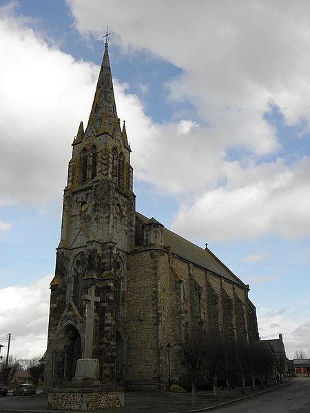 File:Sains (35) Église Saint-Pierre.jpg