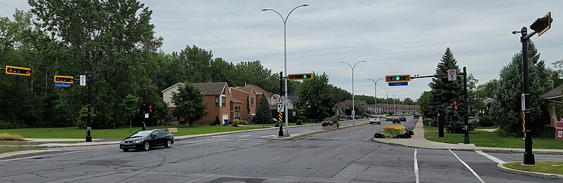 File:Saint-Hubert (Québec)-vue vers le sud du boulevard Gaétan Boucher (coin rue Davis)-2022-08-18.jpg