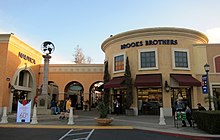 Las Américas outlet mall