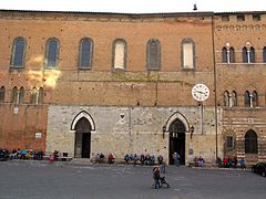 Affreschi della facciata di Santa Maria della Scala