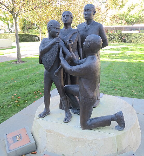 File:Smallpox vaccination, statue outside the WHO HQ entrance, Geneva.JPG