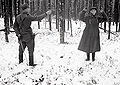 Фінський офіцер розстрілює радянського розвідника, 1942